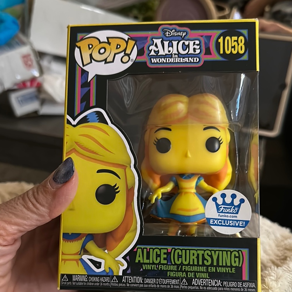 Funko Pop! Alice in Wonderland Exclusive Figure - Yellow and Blue